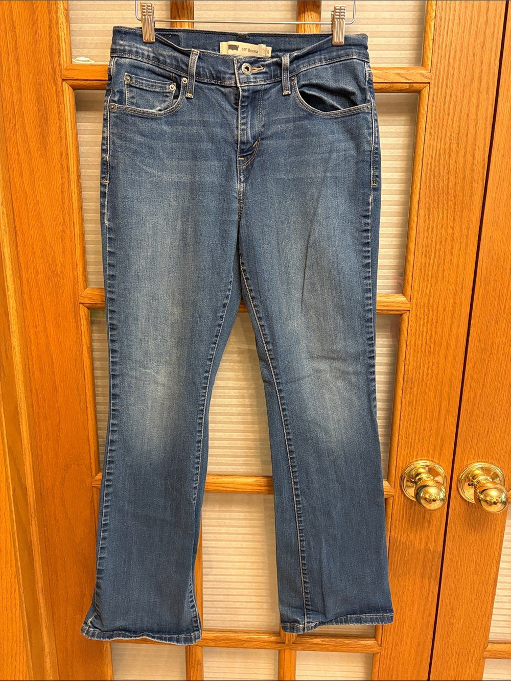 EUC Levi's 515 Boot Cut Jeans in Medium Blue Wash